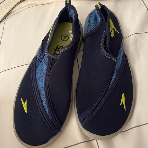 Speedo Shoes Speedo Water Shoes 7 Poshmark